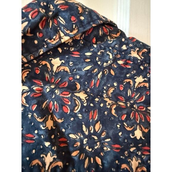 Express woman’s size small floral button-down shirt - Picture 9 of 9